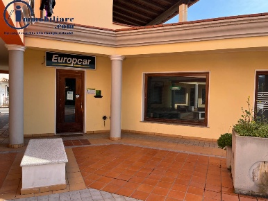 Foto Negozio in Via Tirso, Tortolì Centro di 70 m² in vendita