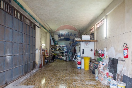 Foto Locale commerciale in Via Giuseppe Verdi, Trecastagni di 95 m²
