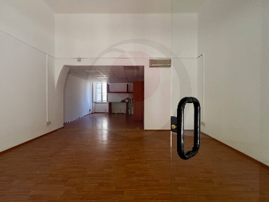 Foto Locale commerciale in viale della rimembranza, Lanciano di 51 m²