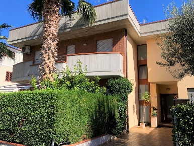 Foto Magazzino in via lord baden powell, San Benedetto del Tronto di 30 m²