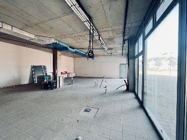 Foto Attività commerciale in piazza L. tenco, Jesolo Lido Centro Ovest