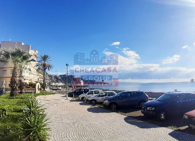 Foto Locale commerciale in Naxos, Giardini-Naxos di 70 m² con 2 locali