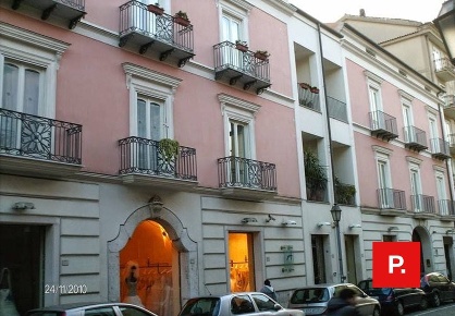 Foto Locale commerciale in via san carlo, Caserta Corso Trieste di 135 m²
