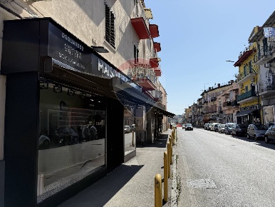 Foto Locale commerciale in Via Provinciale Delle Puglie, Napoli di 50 m²