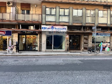 Foto Negozio in Via Gian Giuseppe Carulli, Bari Murat di 130 m² in vendita
