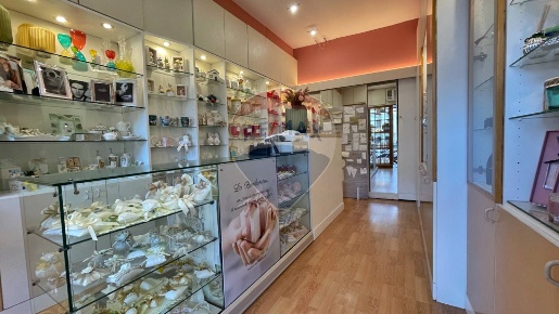 Foto Attività commerciale in piazza della frutta, Padova Piazze - Duomo