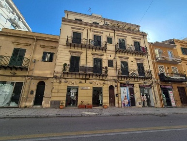 Foto Locale commerciale in Via Marchese Di Roccaforte, Palermo di 70 m²