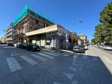 Foto Locale commerciale in Viale delle Rose, Lanciano Centro di 150 m²