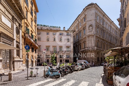 Foto Locale commerciale in Via Dei Leutari, Roma Piazza Navona di 121 m²