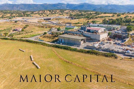 Foto Attività commerciale in Via Roma, Oschiri di 850 m² con 3 locali