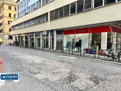 Foto Locale commerciale in Via Faenza, Roma San Giovanni di 150 m²