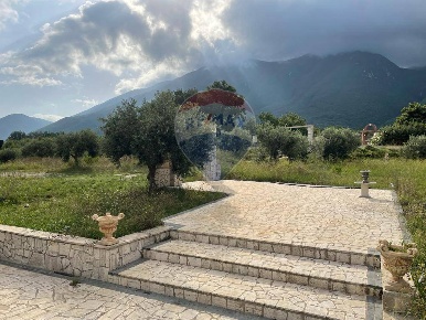 Foto Attività commerciale a Solopaca di 10000 m² con 4 locali in vendita