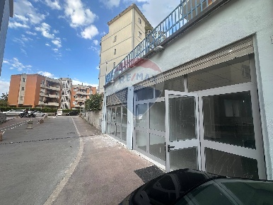 Foto Locale commerciale a Benevento Sala, Mellusi di 80 m² con 1 locali