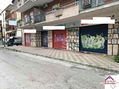 Foto Negozio in via marconi, Qualiano di 200 m² in affitto