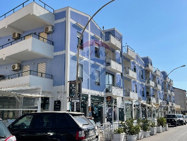Foto Locale commerciale in Viale Sebastiano Fortuna, Pachino Marzameni