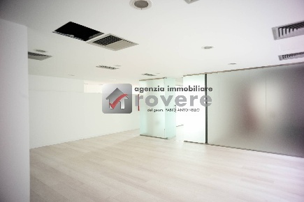 Foto Ufficio a Villorba Lancenigo Villorba di 272 m² con 6 locali