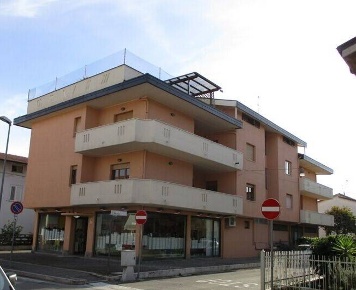Foto Locale commerciale in Via Lepanto, Giulianova Centro di 120 m²