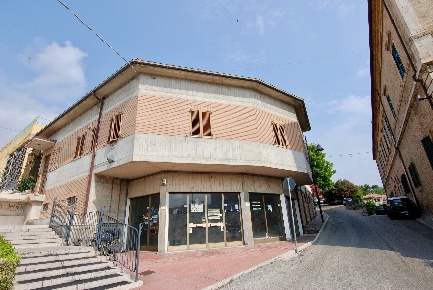 Foto Locale commerciale in Via Sant'Agostino, Grottammare di 210 m²