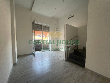 Foto Locale commerciale a Pomigliano d'Arco Centro di 66 m² con 2 locali