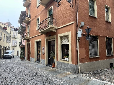 Foto Locale commerciale in via san Martino, Moncalieri Centro Storico