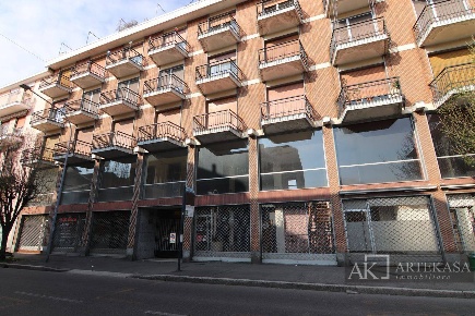 Foto Negozio in Viale Volta, Novara San Paolo di 80 m² con 1 locali