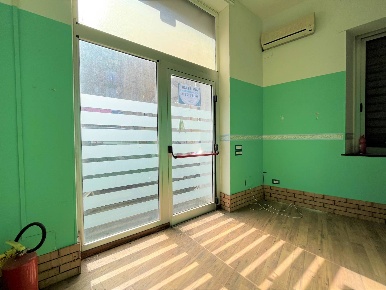 Foto Negozio in via Mario Greco, Catanzaro San Leonardo di 80 m² in affitto