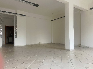 Foto Attività commerciale in Via catalani, Rosignano Marittimo di 60 m²