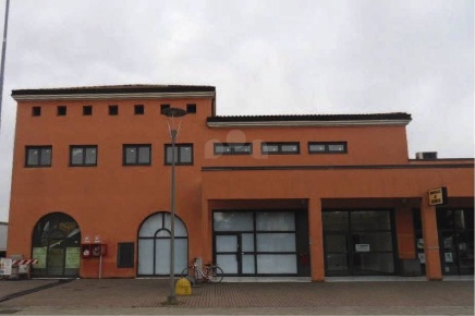 Foto Locale commerciale in Via Tito Speri, Verolanuova Centro di 830 m²