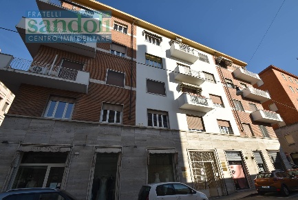 Foto Ufficio in Via Dante, Vercelli Centro di 120 m² con 5 locali