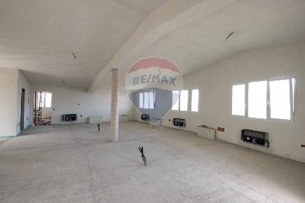 Foto Locale commerciale in Via Copernico, Senigallia Saline di 226 m²