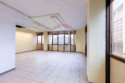 Foto Ufficio in Via Mosca, Roma Rinnovamento di 178 m² con 7 locali