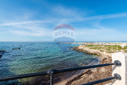 Foto Attività commerciale in Grotta Regina, Bari Torre a Mare di 450 m²