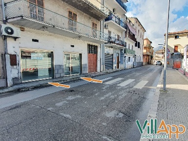 Foto Locale commerciale in Via Degli Ausoni, Fondi Centro di 125 m²