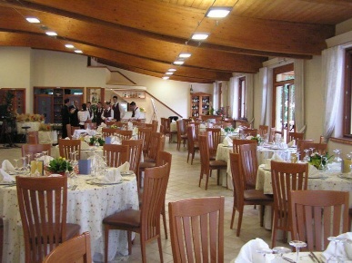 Foto Locale commerciale in Ctr. Ributtini, Cupello di 680 m² con 3 locali