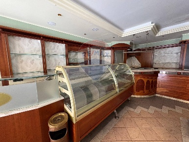 Foto Bar in VIa val di lima Bagni di Lucca, Bagni di Lucca Centro di 157 m²