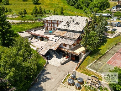 Foto Hotel in Piazza Frutaz, Torgnon Mongnod di 4500 m² con 70 locali