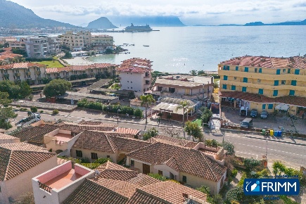 Foto Locale commerciale in via libertà, Golfo Aranci di 110 m² con 3 locali