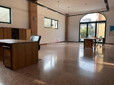 Foto Attività commerciale in VIA ROMA, Montebello Vicentino Centro