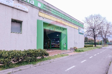 Foto Negozio in Via Carpaccio, Brescia San Polo Nuovo di 65 m² con 1 locali