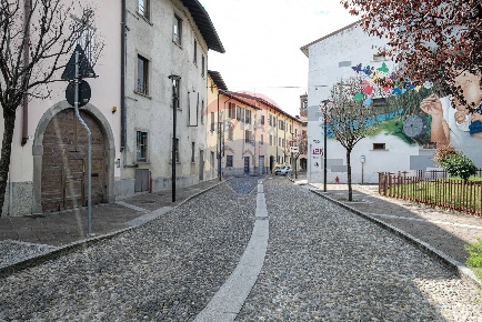 Foto Negozio a Suisio di 92 m² con 2 locali in vendita