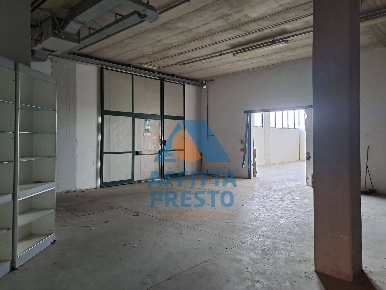 Foto Laboratorio a Empoli di 400 m² con 2 locali in affitto
