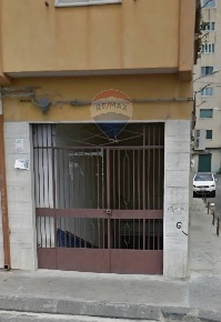 Foto Locale commerciale in Viale Autonomia, Caltagirone Centro di 98 m²