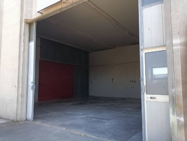 Foto Locale commerciale in Via Vanzetti, Terni Maratta - Sabbione di 130 m²
