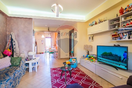 Foto Appartamento in via Leonardo da Vinci, Acireale di 97 m² con 3 locali