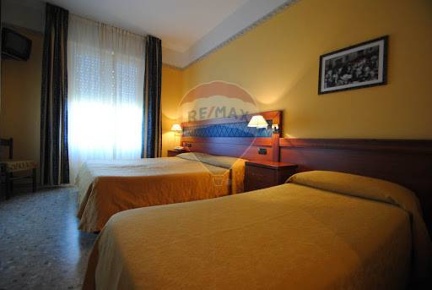 Foto Hotel a Torino Quadrilatero Romano di 180 m² con 5 locali in vendita