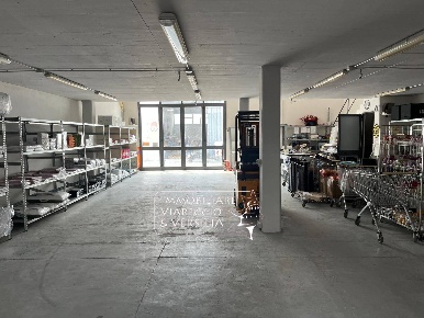 Foto Magazzino in via dei Peecchi, Viareggio Bicchio - Varignano di 280 m²