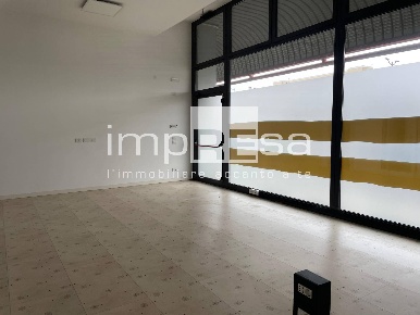 Foto Laboratorio in Via Brondi, Quinto di Treviso Centro di 250 m²