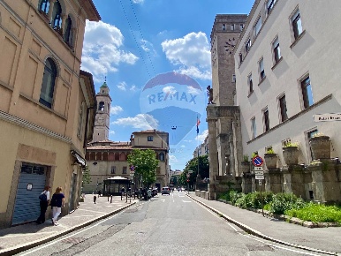 Foto Negozio in Via Masone, Bergamo Centro di 70 m² con 1 locali in vendita