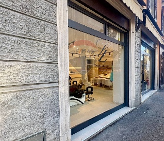 Foto Negozio in Via Masone, Bergamo Centro di 70 m² con 1 locali in vendita