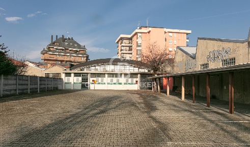 Foto Attività commerciale in LOMBARDIA, Busto Arsizio Frati di 2350 m²